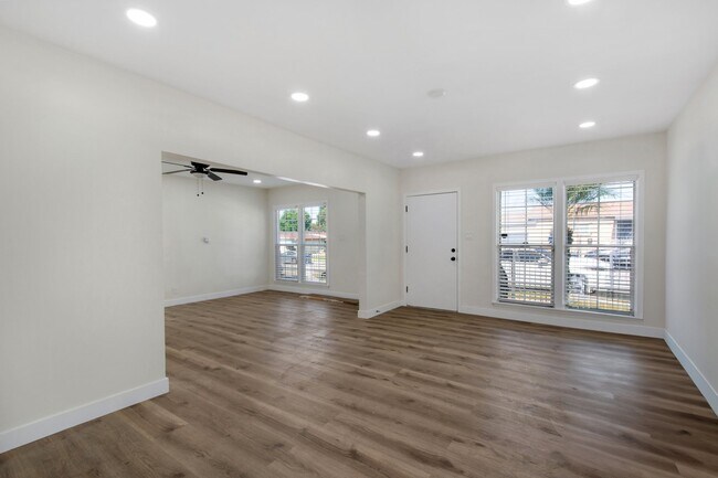 Dining Room - 1002 W 122nd St
