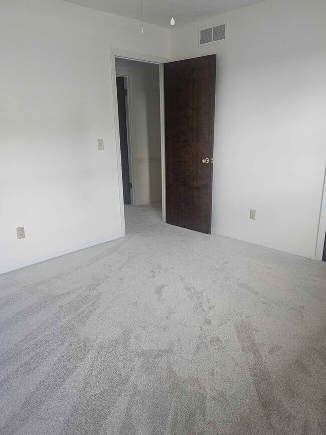 Building Photo - 121 S Regency Dr