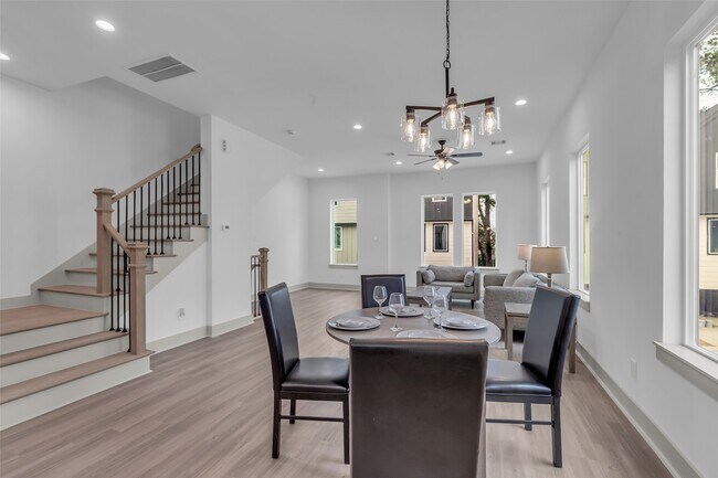 Building Photo - 5302 Kindred Gdn Ln