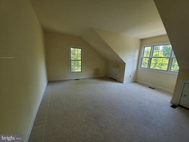 Building Photo - 3301 Buckley St