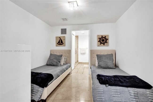 Building Photo - 18201 Collins Ave