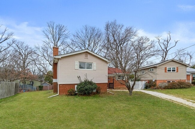 Building Photo - 4 Bed 3 Bath - Takoma Park Split Level - Move In Ready