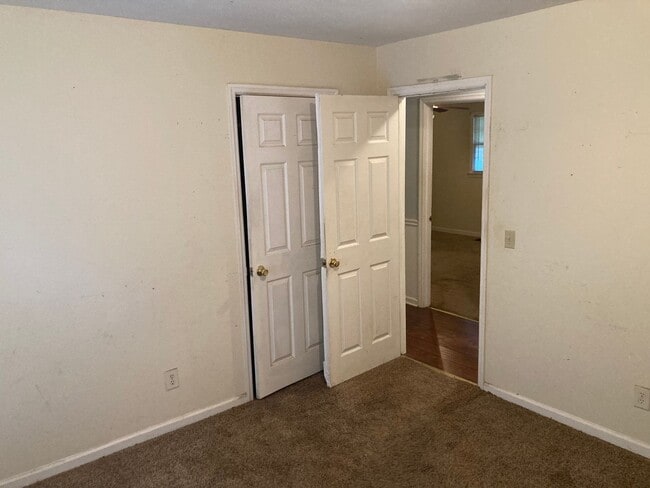 Building Photo - 110 W Wedgewood Cir