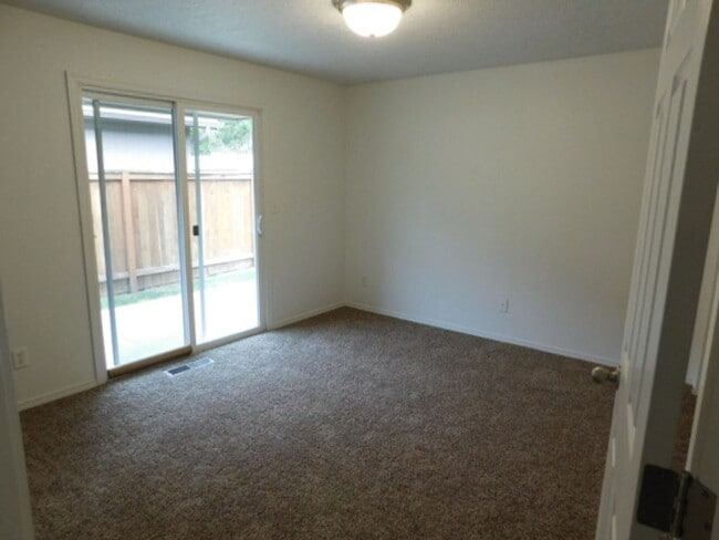 Building Photo - 3Bd/2Ba Single Story Home - For viewing beginning 4/27/2026!