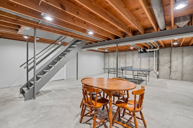 Building Photo - 10 Apple Tree Ct