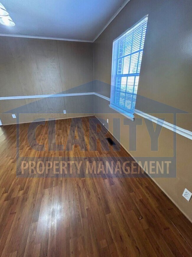 Building Photo - Large, four bedroom home in Chattanooga!