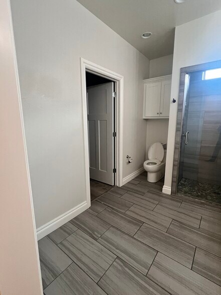 Master Bath - 14516 Park Cir