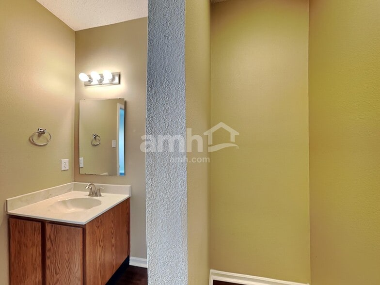 Building Photo - 1968 Prairie Sky Ln