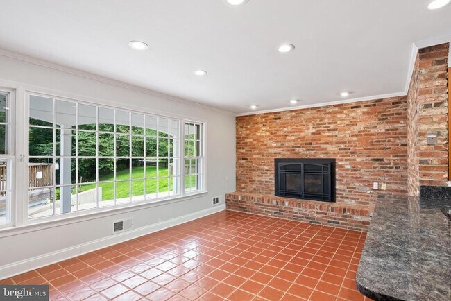 Building Photo - 7732 Canal Ct