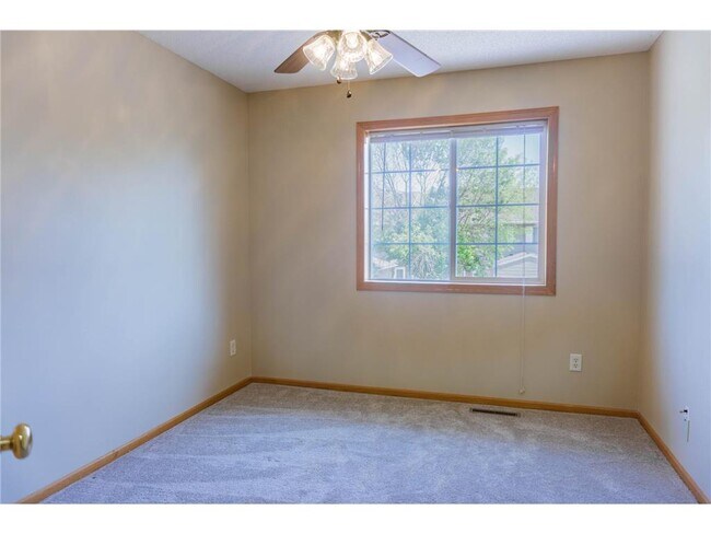 Building Photo - 1236 Heather Ln