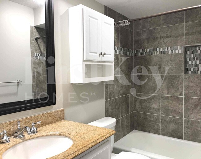 Building Photo - 14805 S Wyandotte Dr