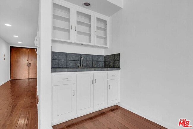 Building Photo - 8642 Gregory Wy