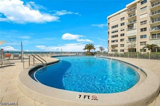 Building Photo - 3443 Gulf Shore Blvd N