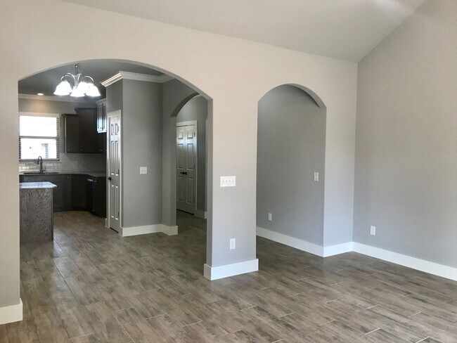 Building Photo - ***212 Alder Street***