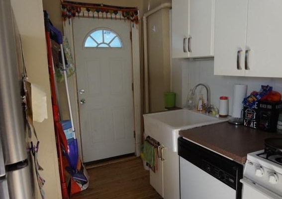 Kitchen - 2102 25th Ave S