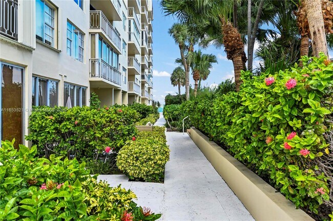 Building Photo - 11111 Biscayne Blvd
