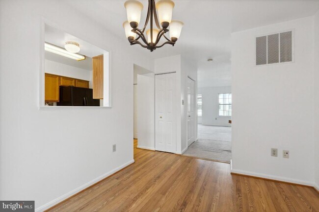 Building Photo - 18221 Fox Chase Cir