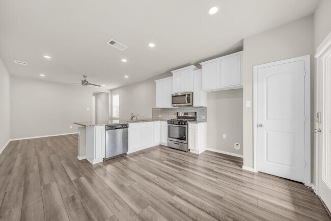 Building Photo - Welcome to this beautifully maintained 2-s...