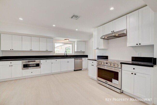 Building Photo - 3962 Euclid St