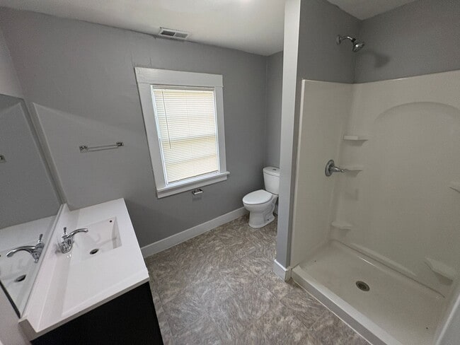 Building Photo - 2800 R St