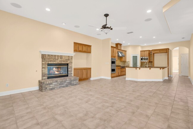 Building Photo - Gorgeous Single Story Home with a Sparklin...