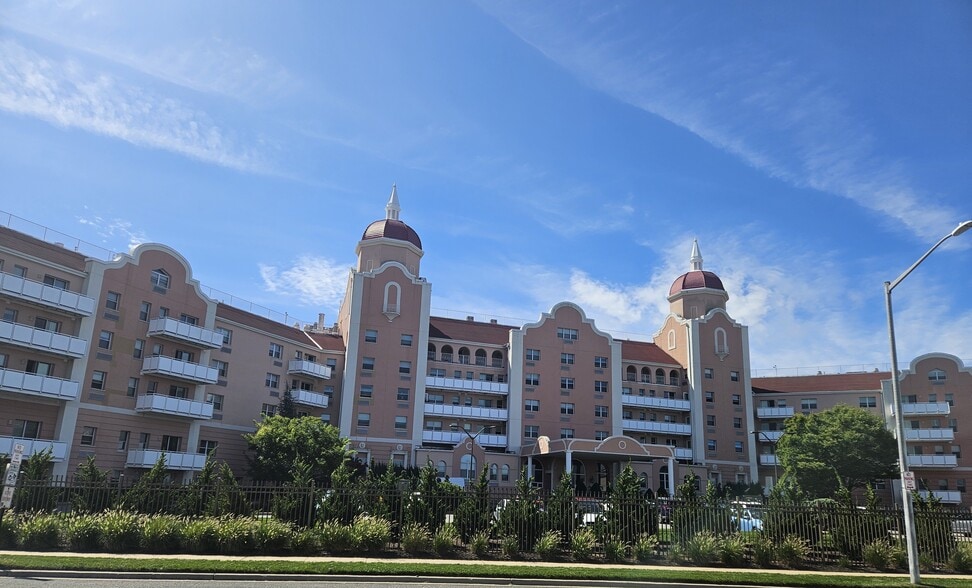 Building Photo - 2 Richmond Rd