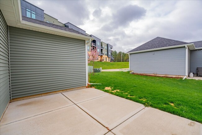 Building Photo - 903 Blue Crane Run