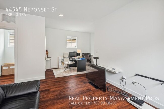 Building Photo - 44545 Neponset St