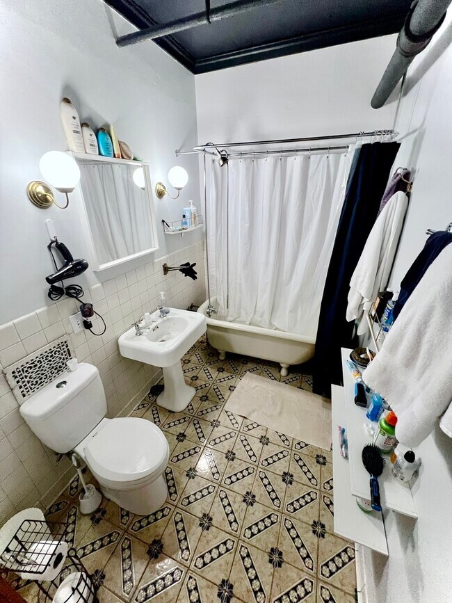 Building Photo - 711 S Dearborn St