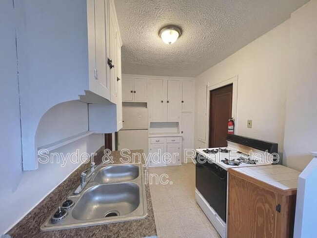 Building Photo - 689 Schiller Ave