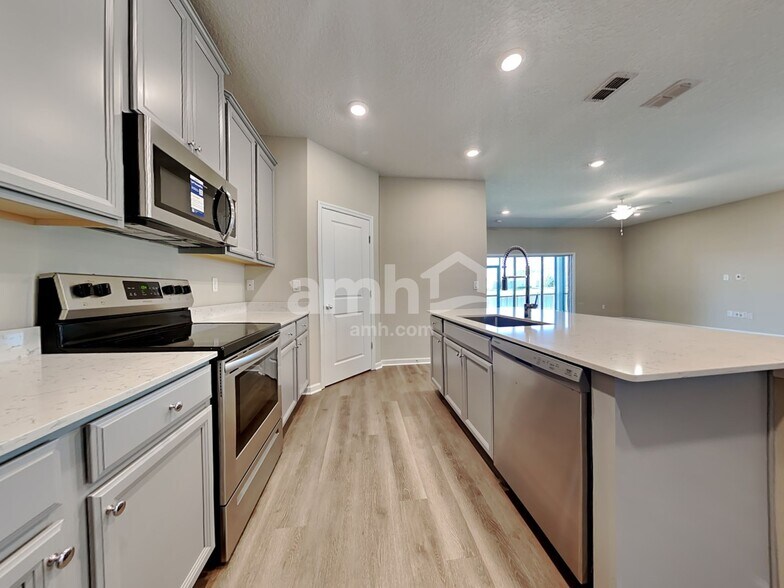 Building Photo - 300 Anastasia Park Rd