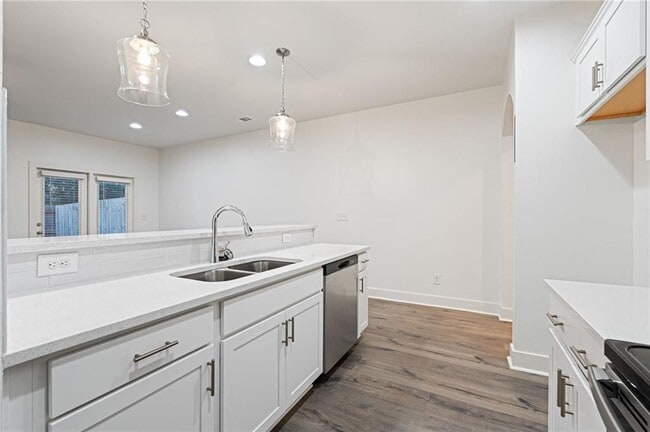 Building Photo - 5820 Calle Vis Dr