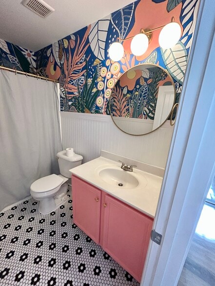 Building Photo - 301 Kraft St