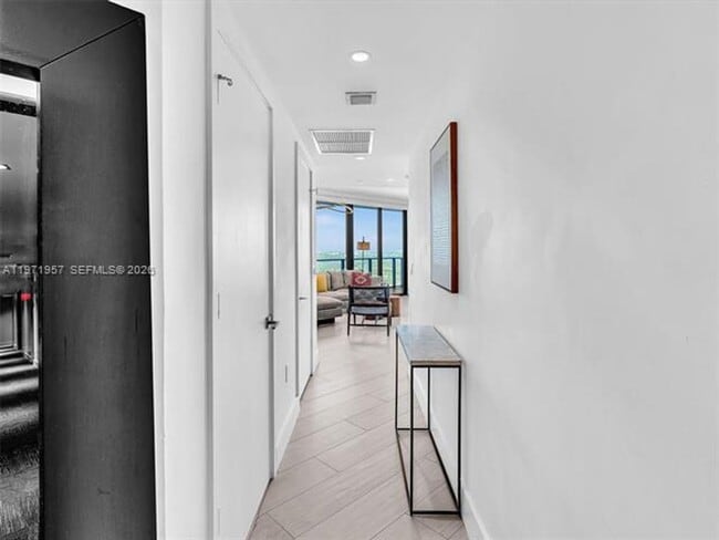 Building Photo - 121 NE 34th St