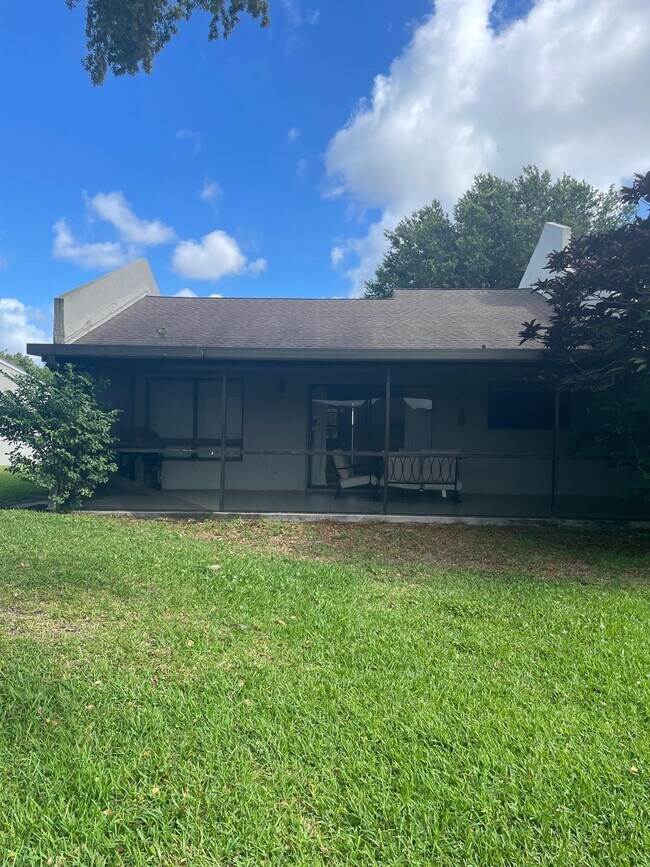 Building Photo - 12726 Spinnaker Ln