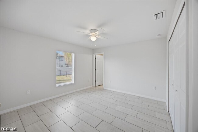 Building Photo - 1426-1428 Cape Coral Pkwy W