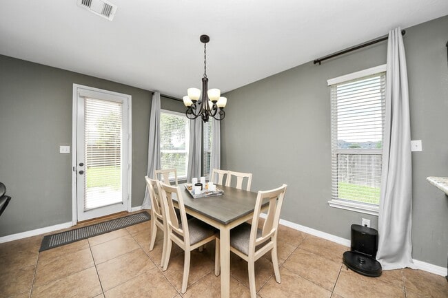 Building Photo - 1601 Bel Riposo Ln