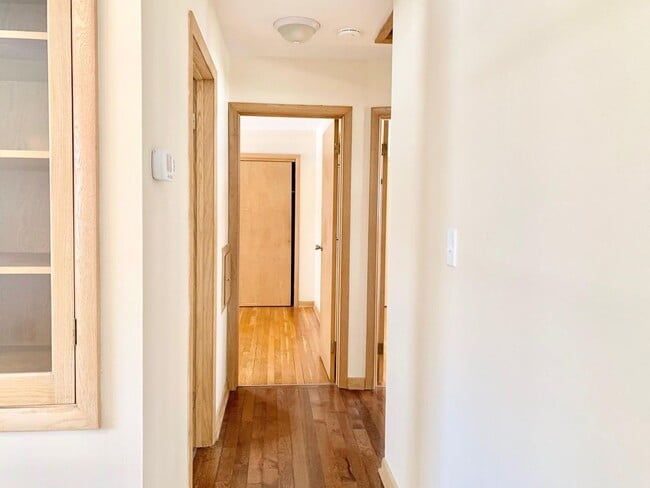 Building Photo - Lovely Mequon Ranch Home