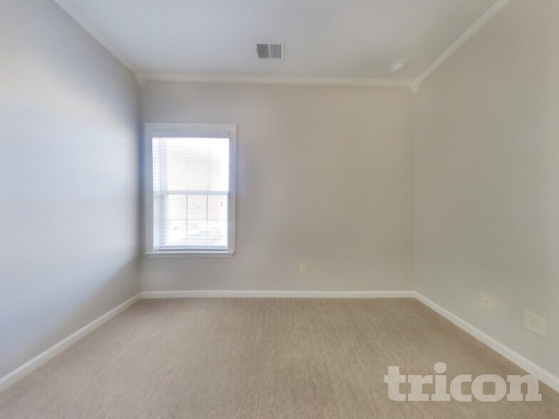 Building Photo - 21 Howard Ave