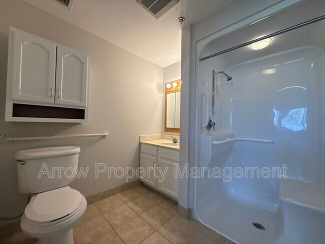 Building Photo - 180 Poppe Dr