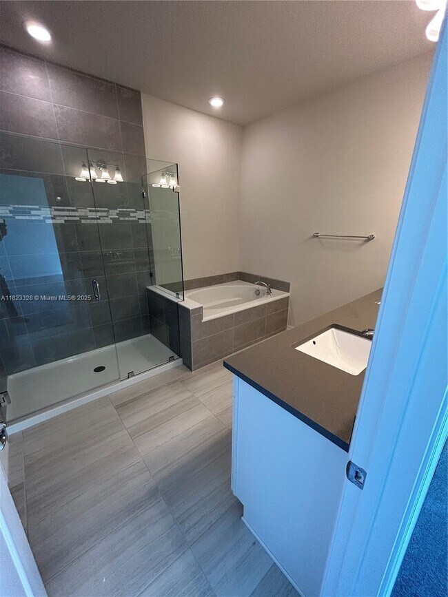 Building Photo - 2112 Appleton Cir S