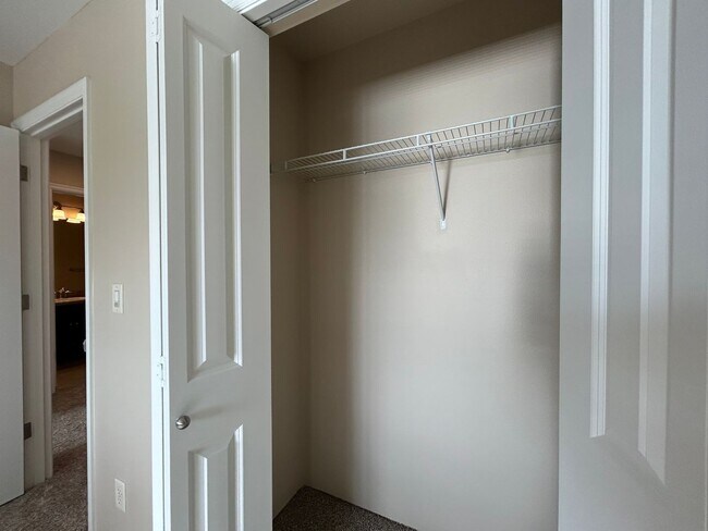 Building Photo - Gorgeous 4 Bed, 2.5 Bath Tuscany Home!