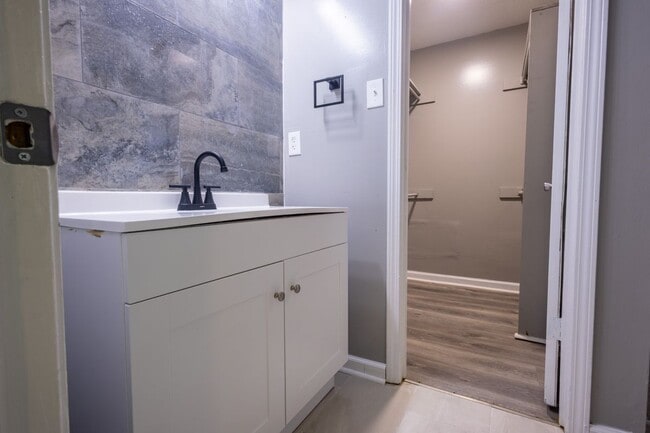Building Photo - 4693 Deep Brook Dr