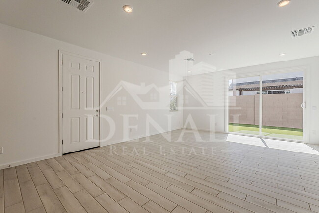 Building Photo - 2434 W Rowel Rd