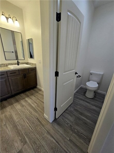 Building Photo - 2561 N Ridge Ave