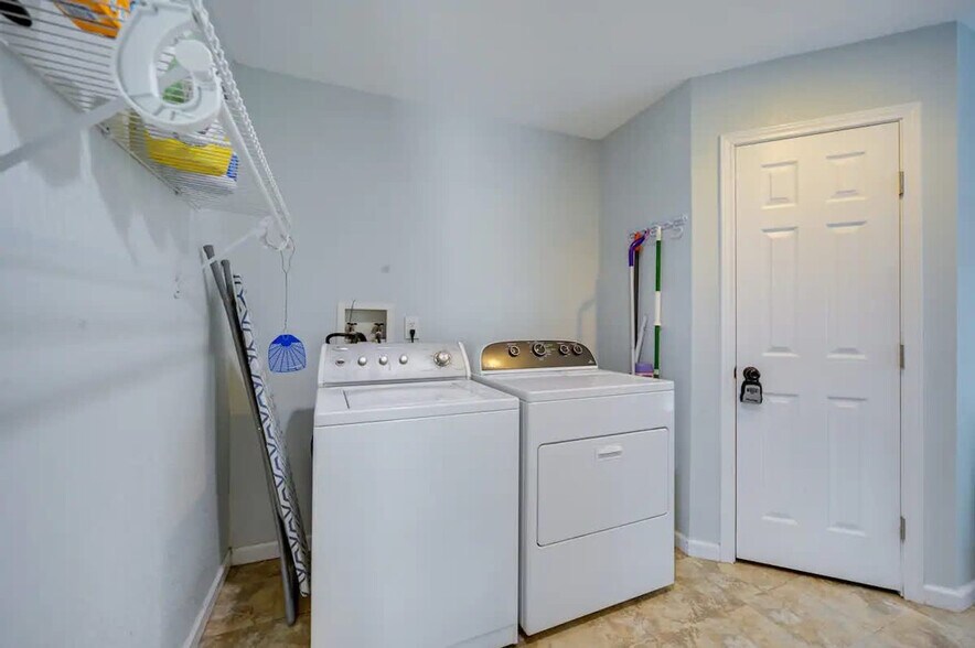 Building Photo - 1288 Canyon Springs Dr