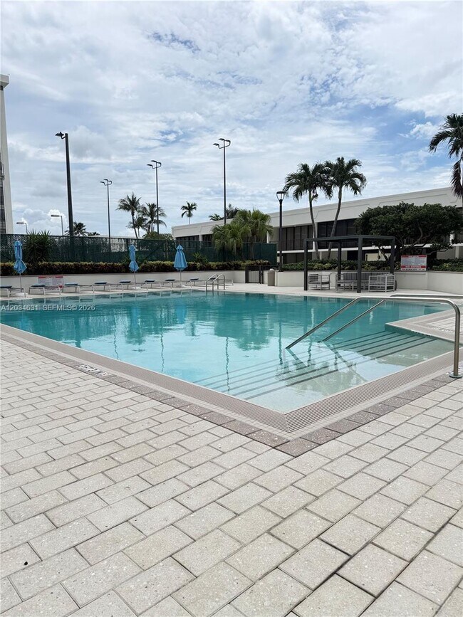 Building Photo - 1925 Brickell Ave