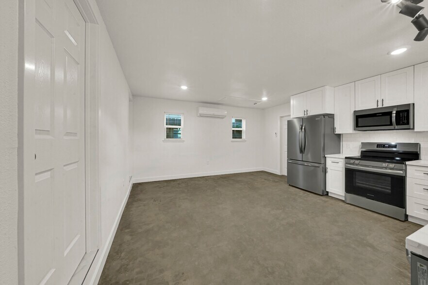 Living Area - 1518 Dorothy St