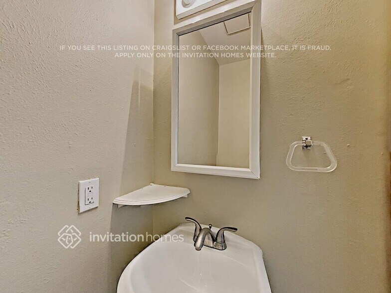 Building Photo - 10355 W 107th Ct