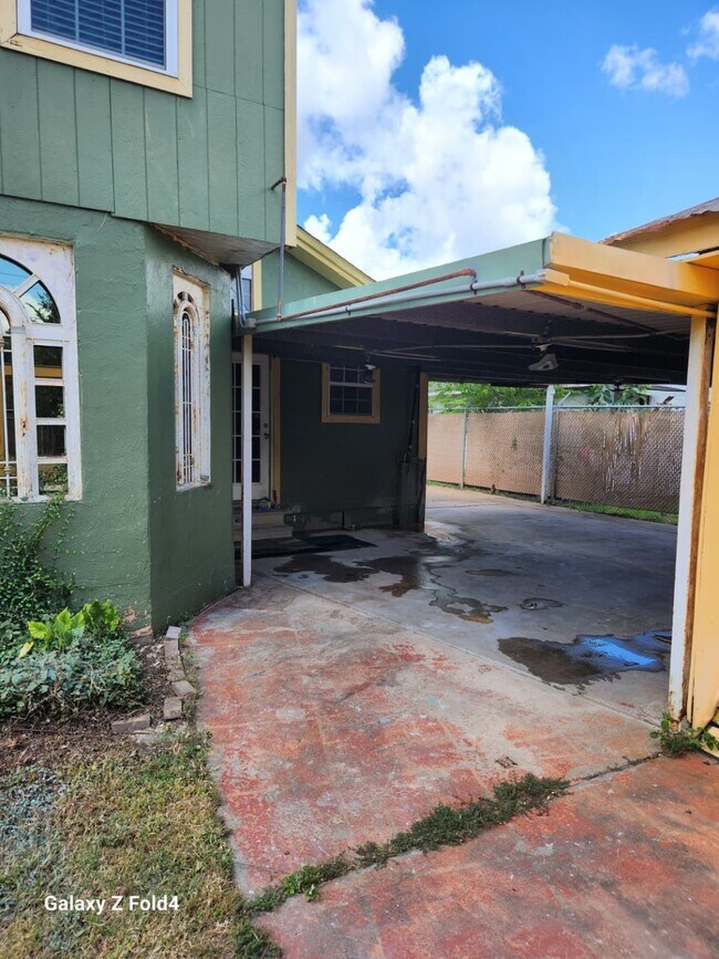 Building Photo - 1806 N Ave S